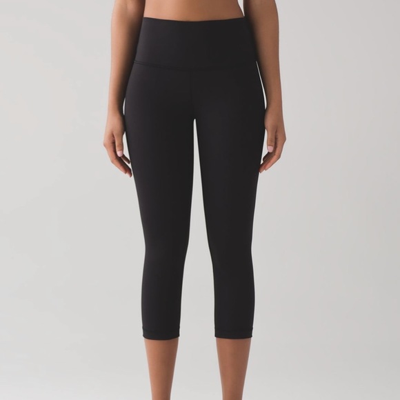 lululemon athletica Pants - LULULEMON- Lululemon Wunder Under Crop (Hi-Rise) 21"- size 4 BLACK